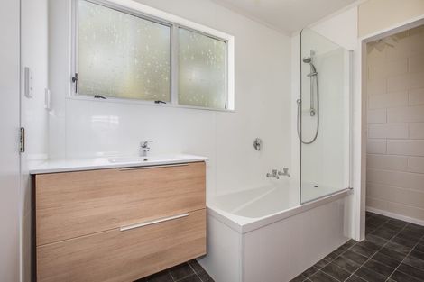 Photo of property in 4 Halyard Place, Whitby, Porirua, 5024