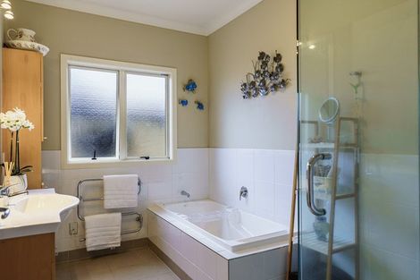 Photo of property in 33 Pinotage Drive, Greenmeadows, Napier, 4112