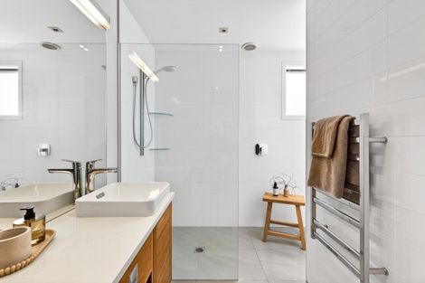 Photo of property in 40 Roslyn Road, Bluff Hill, Napier, 4110