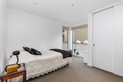 Photo of property in Portal Apartments, 1c/42 Cable Street, Te Aro, Wellington, 6011