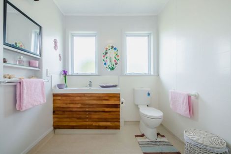 Photo of property in 72 Raumati Road, Raumati Beach, Paraparaumu, 5032