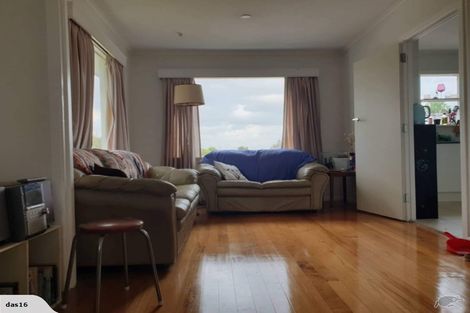 Photo of property in 19 Lynwood Road, New Lynn, Auckland, 0600