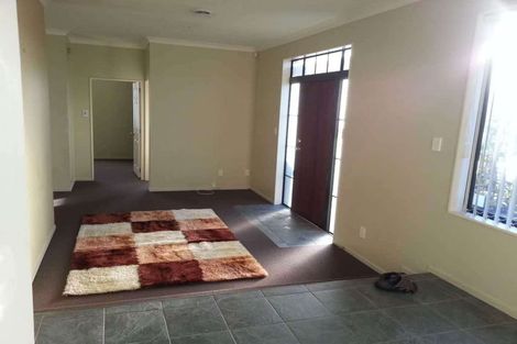 Photo of property in 2 Ballyward Close, East Tamaki, Auckland, 2013