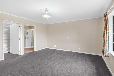 Photo of property in 16 Rosebank Avenue, Kelvin Grove, Palmerston North, 4414