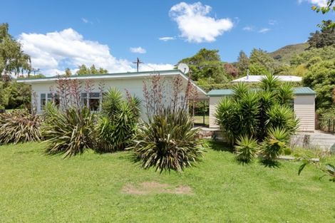 Photo of property in 27 Main Road, Havelock, 7100