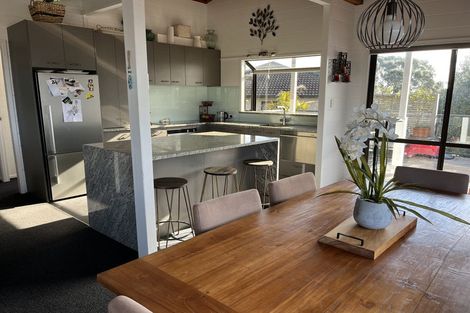 Photo of property in 1/26 Ridge Road, Waiake, Auckland, 0630