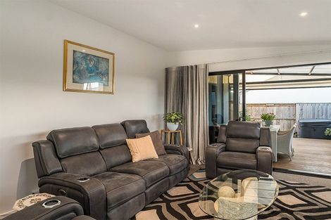 Photo of property in 10 Knightia Drive, Papamoa Beach, Papamoa, 3118