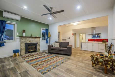 Photo of property in 3 Karaka Road, Kawakawa Bay, Papakura, 2585