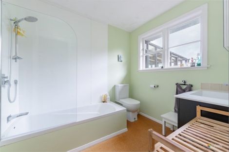 Photo of property in 58 Pokohiwi Road, Normandale, Lower Hutt, 5010