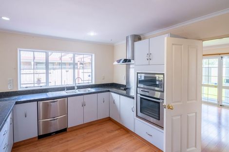 Photo of property in 2 Rosebank Avenue, Kelvin Grove, Palmerston North, 4414