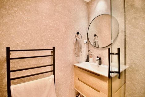 Photo of property in 2a Mcquoid Place, Glenfield, Auckland, 0629