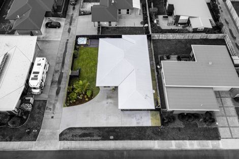 Photo of property in 11 Coutts Street, Papamoa Beach, Papamoa, 3118