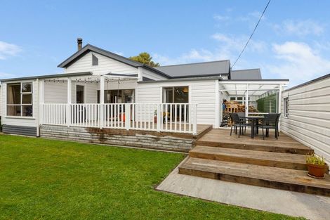 Photo of property in 3 Hawea Street, Merrilands, New Plymouth, 4312