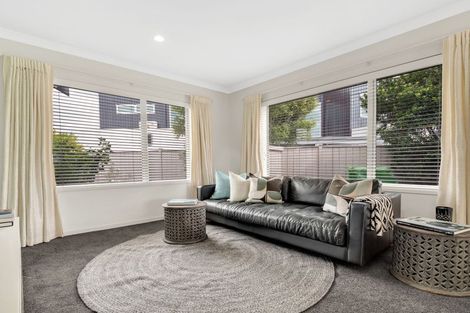 Photo of property in 9 Portofino Point, Karaka, Papakura, 2113