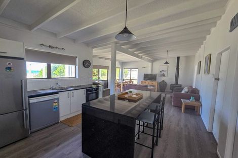 Photo of property in 213 Pukehina Parade, Pukehina, 3189