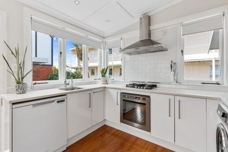 Photo of property in 2/221 Onewa Road, Birkenhead, Auckland, 0626