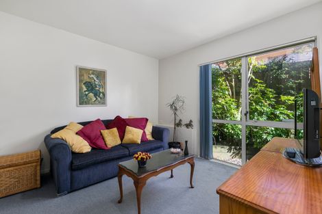 Photo of property in 22 Margaret Henry Crescent, Oteha, Auckland, 0632