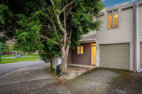 Photo of property in 37 Verdale Circle, Glen Eden, Auckland, 0602