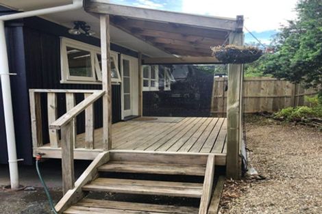 Photo of property in 2/2 Earl Road, Titirangi, Auckland, 0604