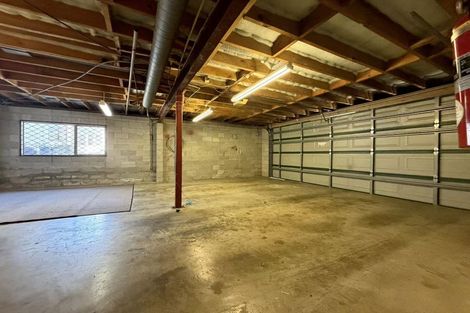 Photo of property in 73 Redoubt Road, Goodwood Heights, Auckland, 2105