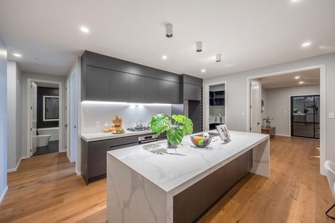 Photo of property in 15 Mcindoe Road, Kumeu, 0810