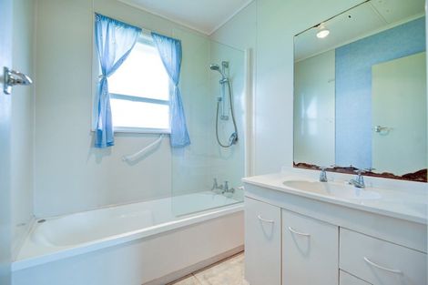 Photo of property in 28 Suther Street, Waverley, 4510
