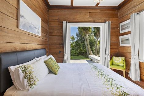 Photo of property in 22 Wallis Street, Raglan, 3225