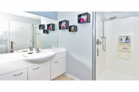 Photo of property in 69 Riverton Drive, Randwick Park, Auckland, 2105