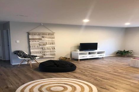 Photo of property in 11 Younger Lane, Massey, Auckland, 0614