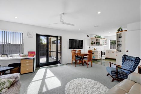 Photo of property in 35a Tukapa Street, Westown, New Plymouth, 4310