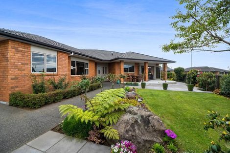 Photo of property in 2 Manurau Crescent, Merrilands, New Plymouth, 4312