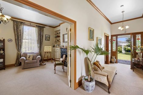 Photo of property in 6 Shortland Street, Lower Vogeltown, New Plymouth, 4310