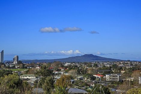 Photo of property in 1/24 Martin Crescent, Northcote, Auckland, 0627