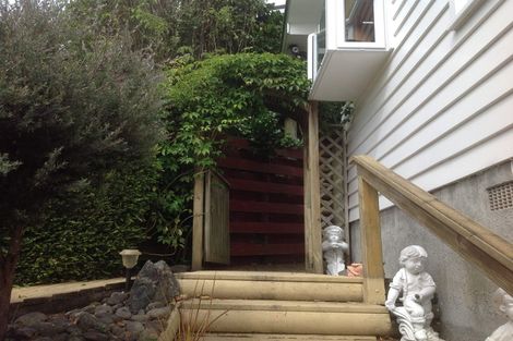 Photo of property in 33 Viewmont Drive, Harbour View, Lower Hutt, 5010