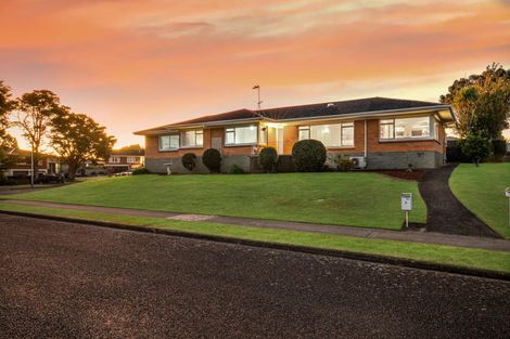 Photo of property in 5 Freshney Place, Hillpark, Auckland, 2102