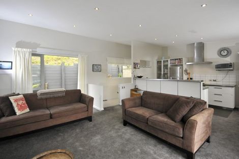 Photo of property in 21 Kopiko Way, Brooklyn, Wellington, 6021