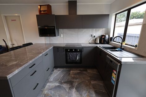 Photo of property in 4/7 Settlement Road, Papakura, 2110