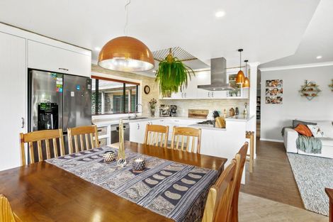 Photo of property in 128 Wairau Road, Oakura, 4314