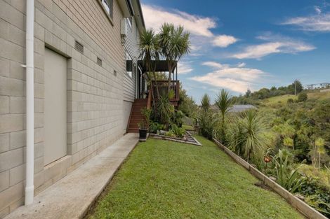 Photo of property in 13 Stubbs Place, Fairview Heights, Auckland, 0632