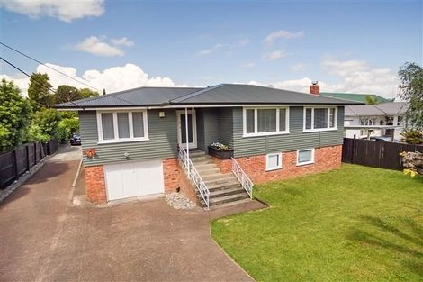 Photo of property in 13 Graham Avenue, Te Atatu Peninsula, Auckland, 0610