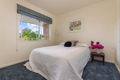 Photo of property in 6 La Lena Grove, Fitzherbert, Palmerston North, 4410