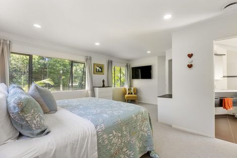 Photo of property in 1/27 Holdaway Avenue, Northcote, Auckland, 0627