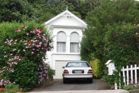 Photo of property in 1 Valley Street, Island Bay, Wellington, 6023