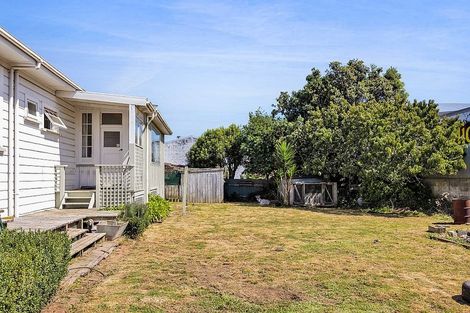 Photo of property in 5 Tawhiti Road, Hawera, 4610