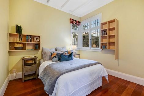 Photo of property in 6 Seabreeze Road, Narrow Neck, Auckland, 0624