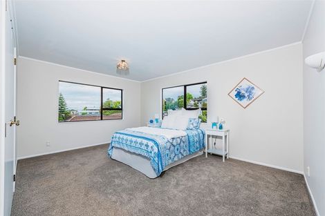 Photo of property in 15 Clearview Heights, Ranui, Auckland, 0612