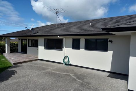 Photo of property in 17 Rivervale Grove, Stanmore Bay, Whangaparaoa, 0932