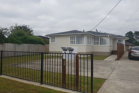 Photo of property in 6 Knox Road, Swanson, Auckland, 0612
