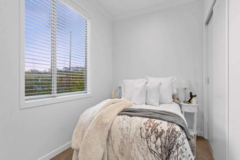 Photo of property in 1 Cilliers Drive, Silverdale, 0932