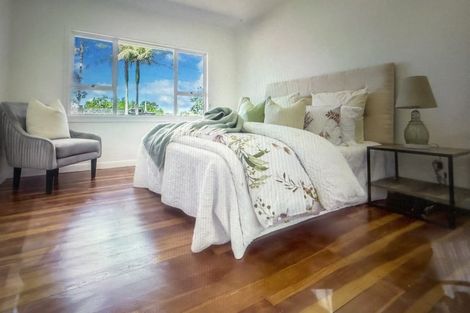 Photo of property in 2/322 East Coast Road, Sunnynook, Auckland, 0632